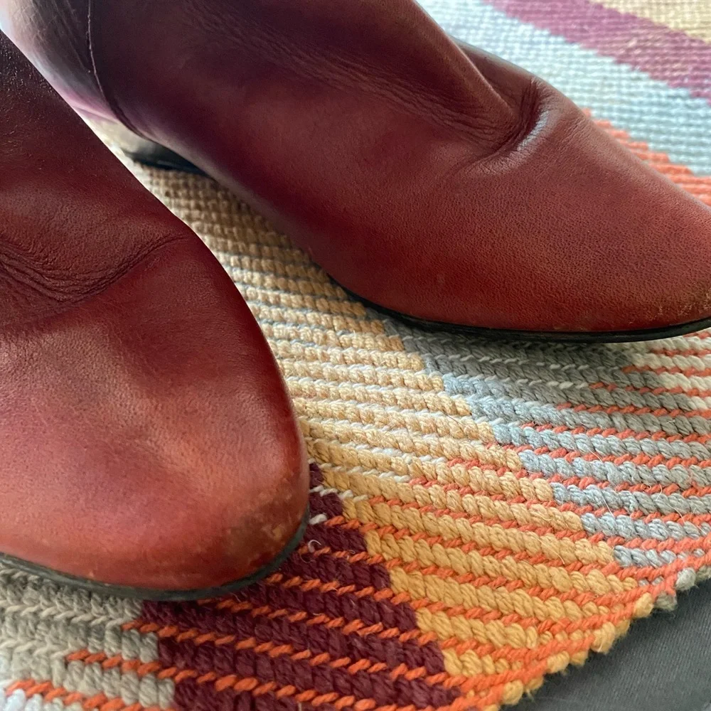 Vintage Chic Red Leather Heeled Boots - Picture 4 of 8